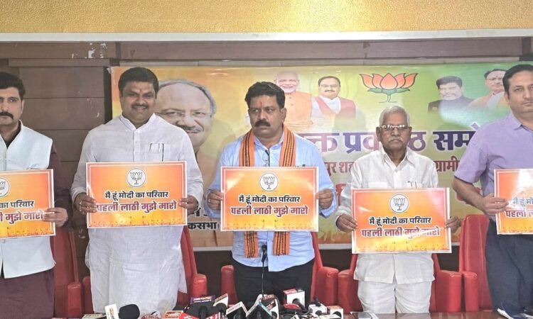 CG Political News : डॉ. चरणदास महंत के विवादित बयान पर डिप्टी CM ने लांच किया पोस्टर, लिखा- पहली लाठी मुझे मारो...