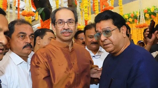 महाराष्ट्र की राजनीति में बड़ी हलचल! उद्धव ठाकरे के जन्मदिन पर मातोश्री पहुंचे राज ठाकरे, की मुलाकात - Khabarchalisa News